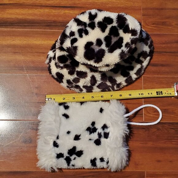 Hand Warmer Muff Faux Dalmation Fur Girls Plus Bonus Hat - Black White Spotted - Picture 2 of 8